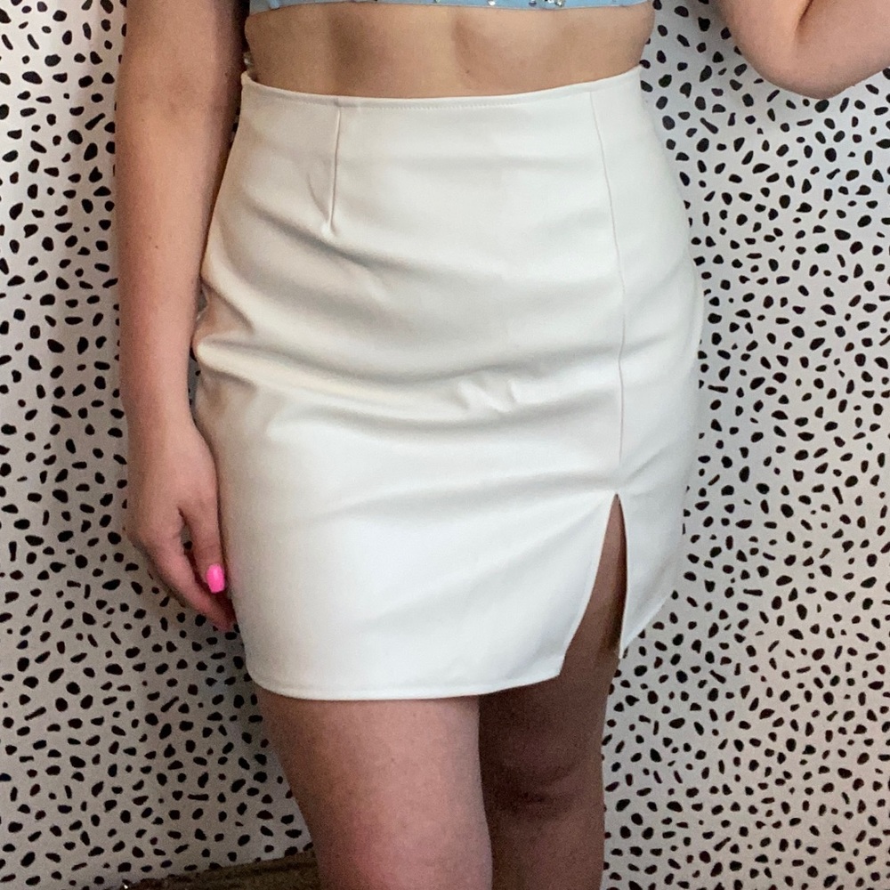 Windsor White Latex Pencil Skirt New W/Tags SizeL